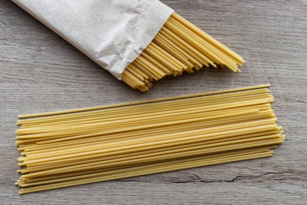 ماکارونی مانا ۱.۲ بافت خوش‌ فرم پخت سریع